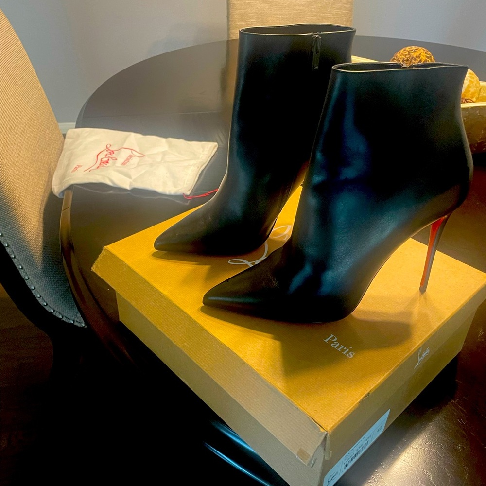 Christian Louboutin So Kate Booty 100